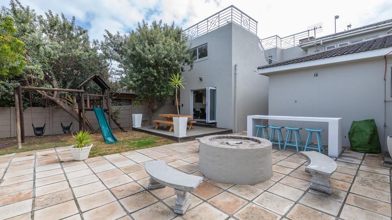 6 Bedroom Property for Sale in Van Riebeeckstrand Western Cape